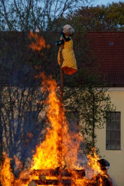 büyük yangın, Cadılar burning