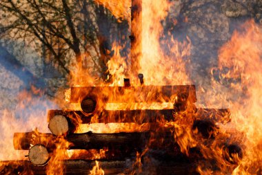 büyük yangın, Cadılar burning
