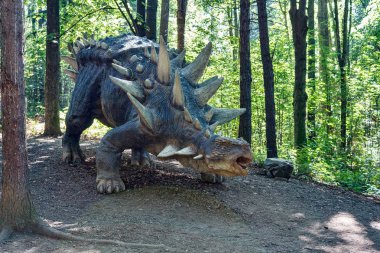 stegosaurus doğada gibi tarih öncesi dinozor