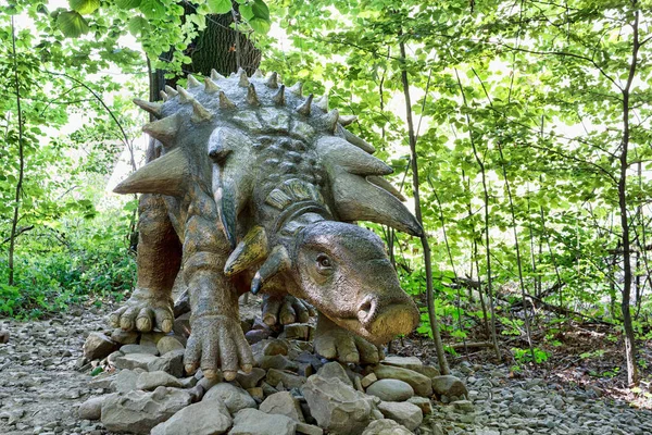 Prehistoric dinosaur Edmontonia in nature environment — Stock Photo, Image