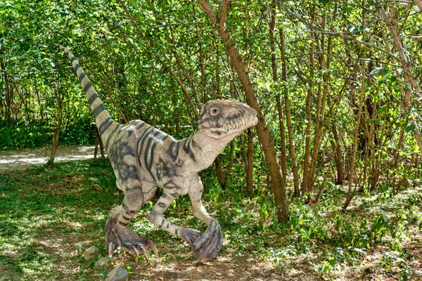 Раптор доисторических динозавров — стоковое фото