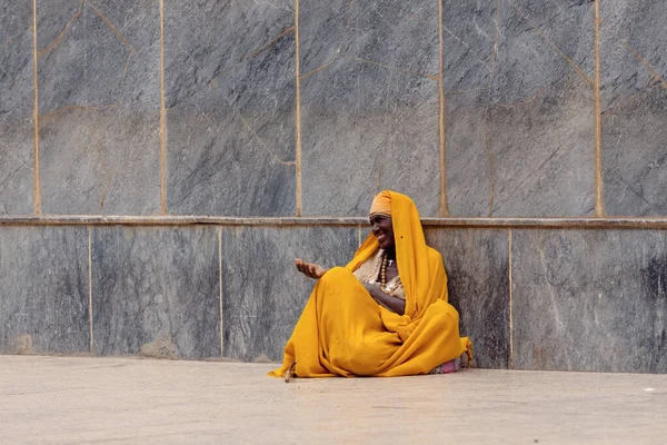 Sacerdote ortodoxo en Axum. Aksum, Etiopía —  Fotos de Stock