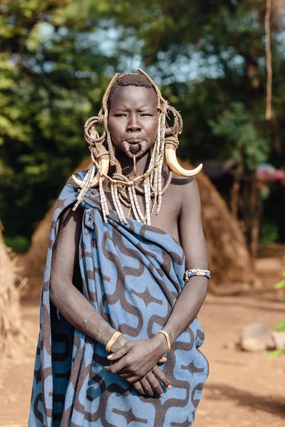 Most dangerous African Mursi people tribe, Ethiopia, Africa — Stock Photo, Image