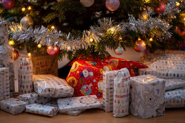 Christmas Tree and Christmas gift boxes — Stock Photo, Image