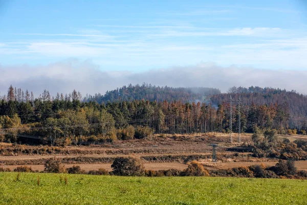 Automne brouillard et brume du lever du soleil paysage — Photo