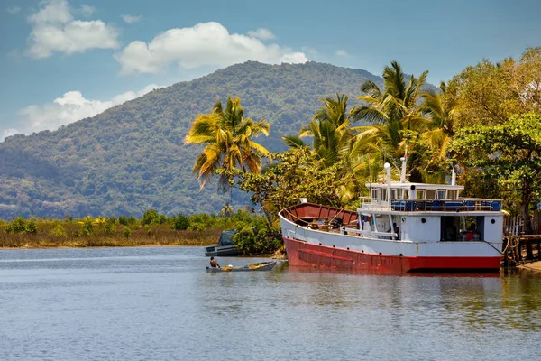 Rusted abandoned boat, Maroantsetra, Madagascar — Stock Photo, Image