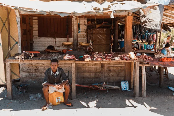 Малагасийский рынок на главной улице Мароанцетры, Мадагаскар — стоковое фото