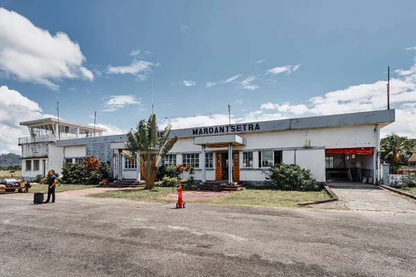 Aeropuerto nacional en la ciudad de Maroantsetra, Madagascar — Foto de Stock