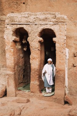 Lalibela Kiliselerinde Keşiş, Etiyopya