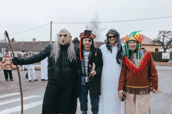 İnsanlar Slav Karnavalı Masopası 'na katılıyor. — Stok fotoğraf