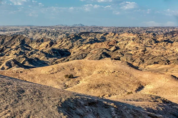 Невероятный пейзаж Намибии, как лунный пейзаж, Африка — стоковое фото