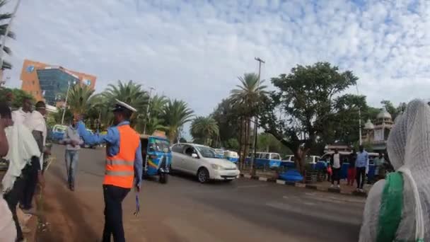 Ethiopische mensen op straat — Stockvideo