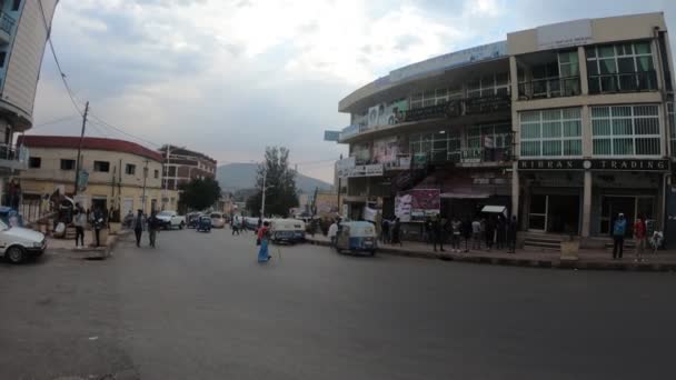 Gondar rua com pessoas e tráfego — Vídeo de Stock