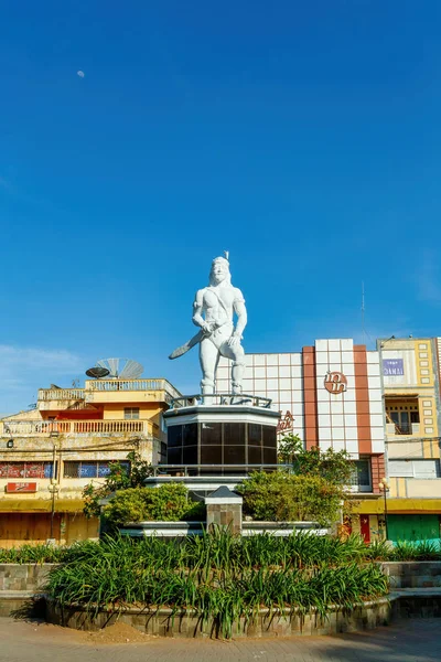 Statue of a indian warrior in Manado, Indonesia — Stock Photo, Image