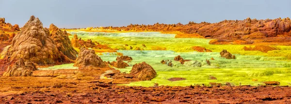 Månlandskap vid Dallolsjön, Danakildepression Etiopien — Stockfoto