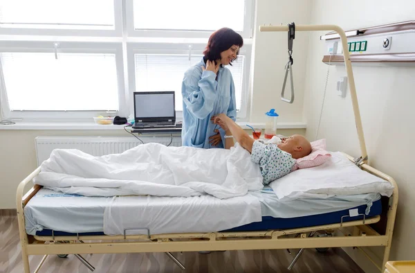 Woman Hair Chemotherapy Patient Lying Hospital Bed Feeling Sad Depressed — Stock Photo, Image