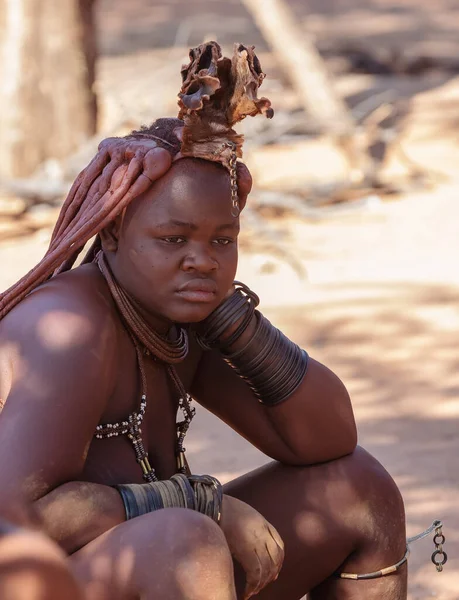 Namibia Kamanjab Maggio Donne Annoiate Himba Nel Villaggio Posa Turisti — Foto Stock