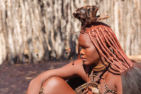 Namibia Kamanjab Maggio Donne Annoiate Himba Nel Villaggio Posa Turisti — Foto Stock