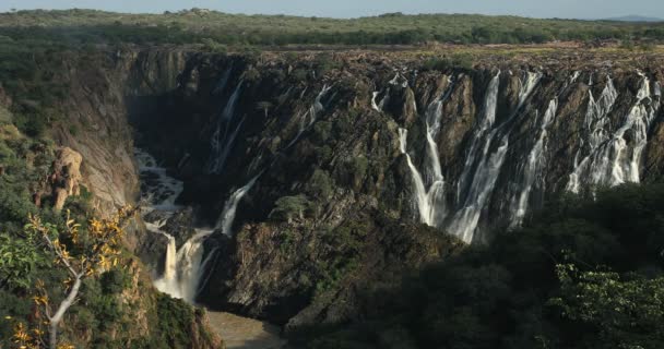 ナミビア北部、アフリカの荒野のルアカナの滝 — ストック動画