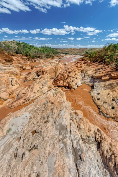 Скалистое Русло Реки Бецибока После Сильного Дождя Красный Желтый Водный — стоковое фото