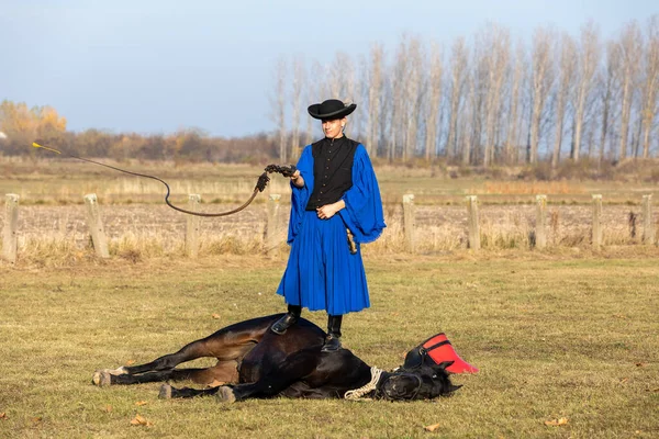 Hortobagy Hungary November 2018 Hungarian Csikos Traditional Folk Costume Showing — Stock Photo, Image