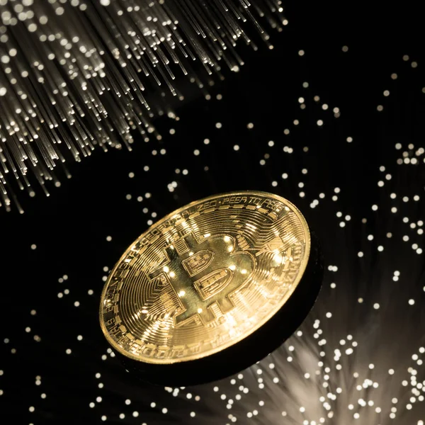 Bitcoin com luz de fibra óptica — Fotografia de Stock