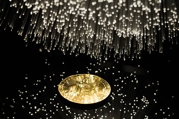 Bitcoin z włókna optyczne światła — Zdjęcie stockowe