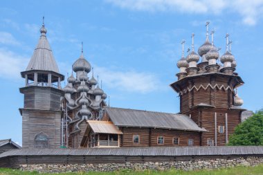 Mavi gökyüzü Kiji kilise