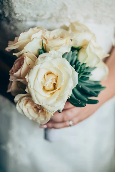 Bouquet de fleurs de mariée — Photo