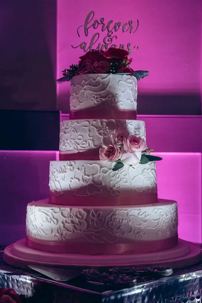 Brudkläder Tårta Ett Bröllop — Stockfoto