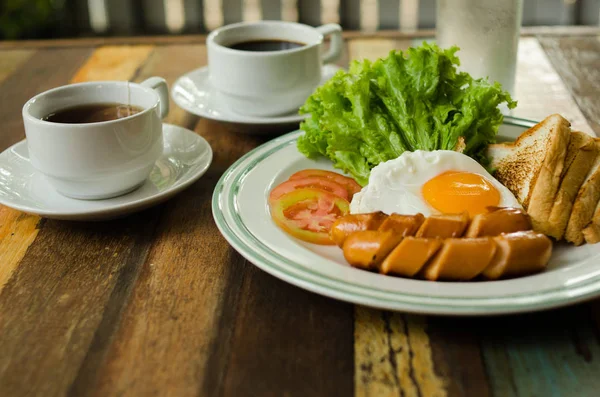 Englisches Frühstück in der Cafeteria — Stockfoto