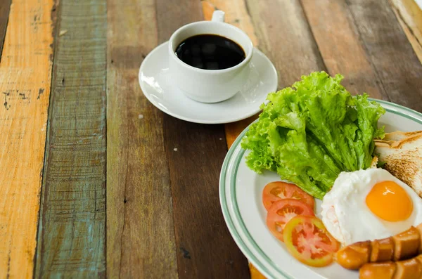 Englisches Frühstück in der Cafeteria — Stockfoto