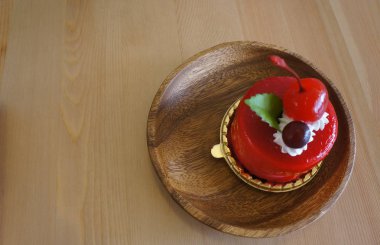 Ahşap arka plan üzerinde çilek Mus