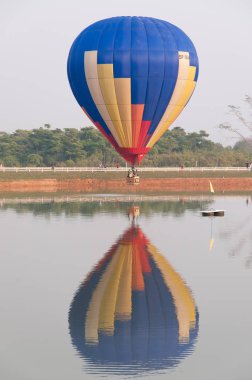 Balonlar float wate üzerinde