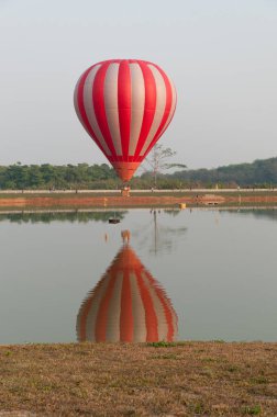Balonlar float wate üzerinde