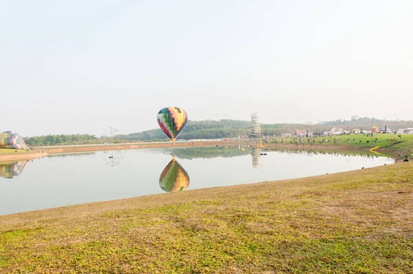 Balloons float over the wate — Stock Photo, Image