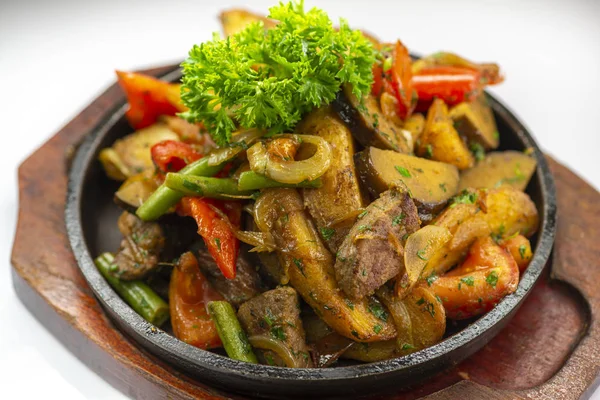 Bunlar sebzeli fırında patates ve sulu et.