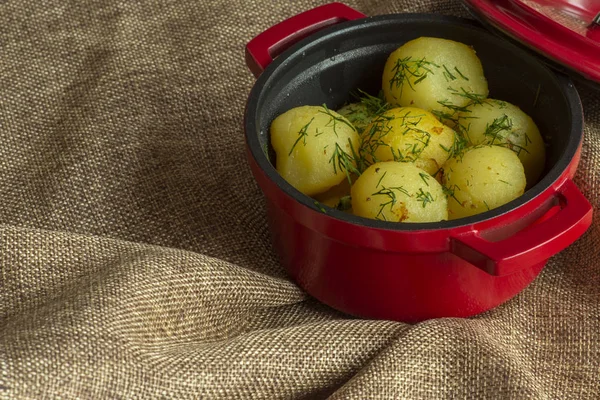 Bu dereotlu fırında patates..