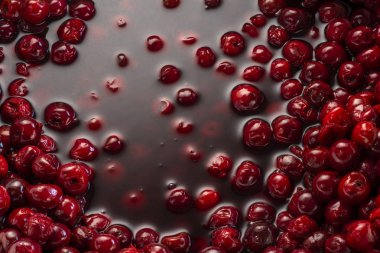 Bu meyve suyundaki kiraz.