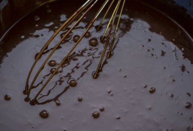 Bu çikolatalı pasta hamuru yapmak..