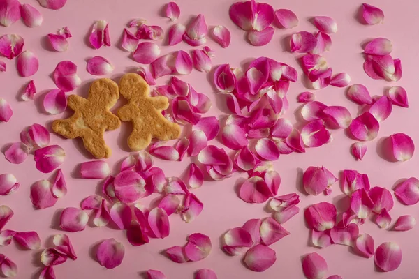 Gli Amanti Trovano Sui Petali Rosa San Valentino — Foto Stock