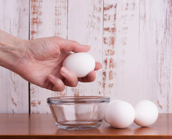 Verse rauwe witte eieren — Stockfoto