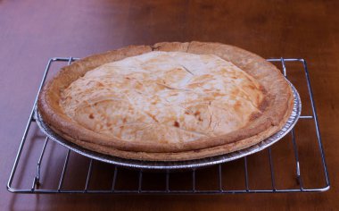 Ev yapımı lezzetli somon turtası.