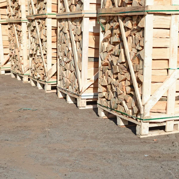 Rozdrobnione drewno w pakowania na paletach — Zdjęcie stockowe