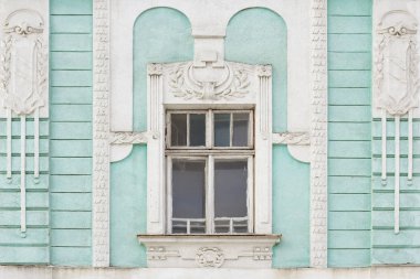 İçinde belgili tanımlık arka plan fotoğraf eski bir bina cephe parçası. Pencere. 