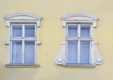 İçinde belgili tanımlık arka plan fotoğraf eski bir bina cephe parçası. Pencere. 