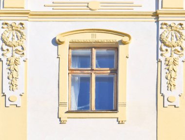 İçinde belgili tanımlık arka plan fotoğraf eski bir bina cephe parçası. Pencere. 