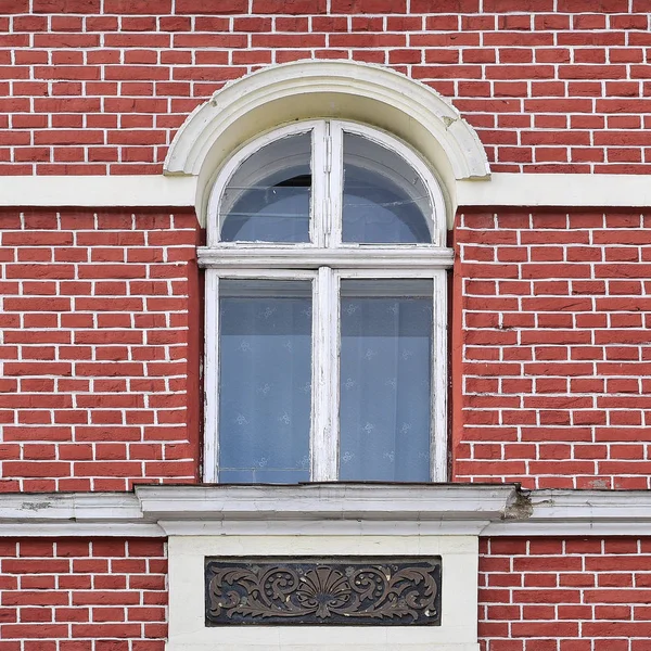 Fragment Fasaden Gammal Byggnad Bakgrundsfoto Fönster — Stockfoto