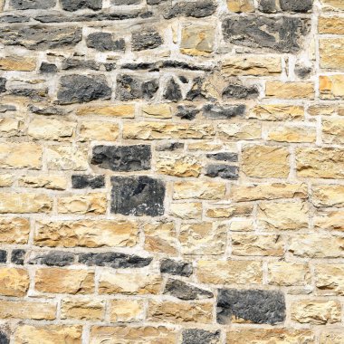 Çatlamış bir taştan bir duvar parçası.