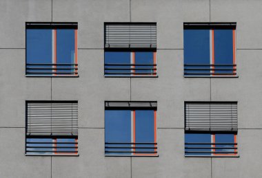 Windows, modern bir bina dış güneşlikler.